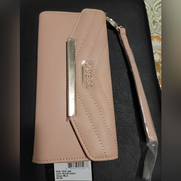 ❌️SOLD 🟣2/$40 - NWT GUESS PHONE WALLET / WRISTLET - Picture 1 of 4